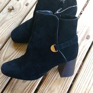 Bella Vita Black Suede Ankle Boots Sleek and Stylish